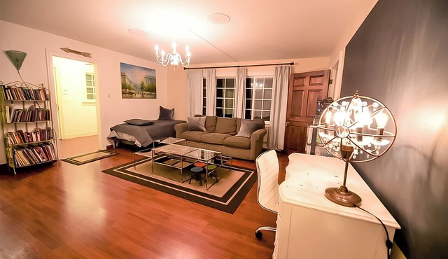 Artistic Escape: Nature, Silence & Soul, 6-acre hideaway, Privately Yours