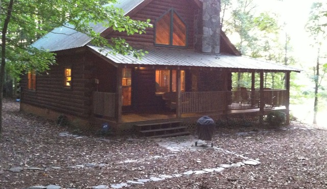 Athens Log Cabin Getaway -Private Lake, Campfire, Serenity