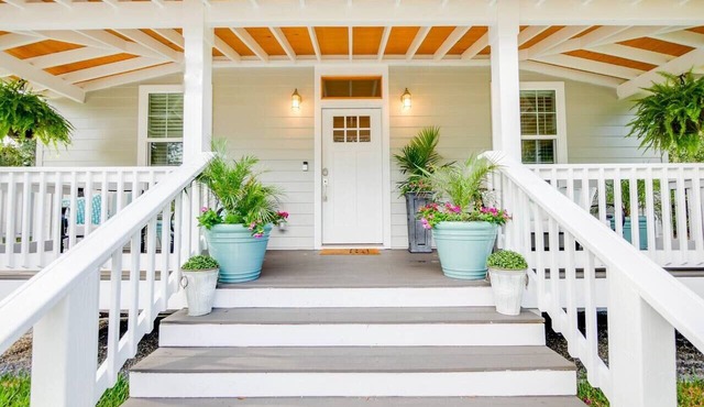 *August Special* Beach|Downtown|Coastal Cottage