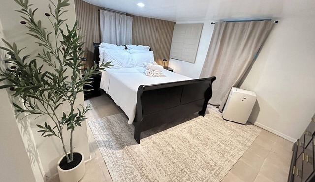 AUREA Stays/Private 2BR Suite/Free Parking/Near EWR