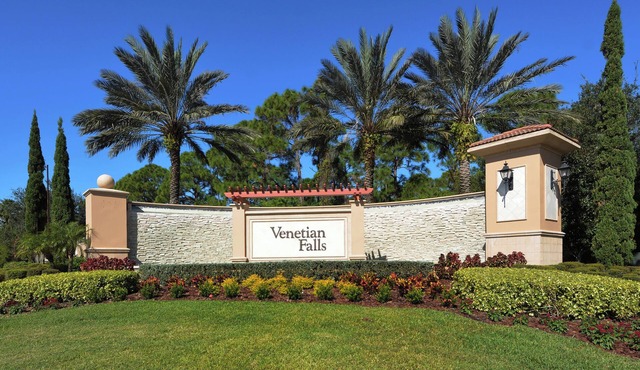 Available for 2025-26 Season Venetian Falls, Venice, FL 2 bed, 2 bath plus den