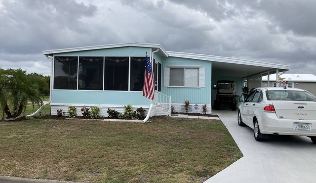 Barefoot Bay House, dog friendly.