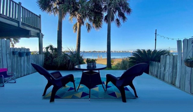 Bay View Bliss · Incredible Pensacola Beach Home-WALK EVERYWHERE