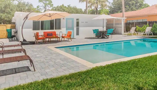 Beach Bliss: Heated Pool, 2.7Miles to Beach, Free Parking 🌊🌴 #RelaxationAwaits in Naples