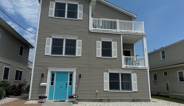 Beach Block , Barbeque, & Fully Stocked! 3 parking spots and great for families!