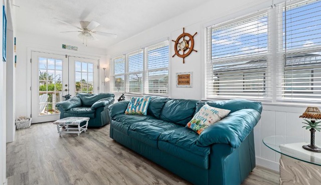 Beach Chic Beach Home Bikes, Beach Gear,Pet-Friendly & Minutes to the Ocean