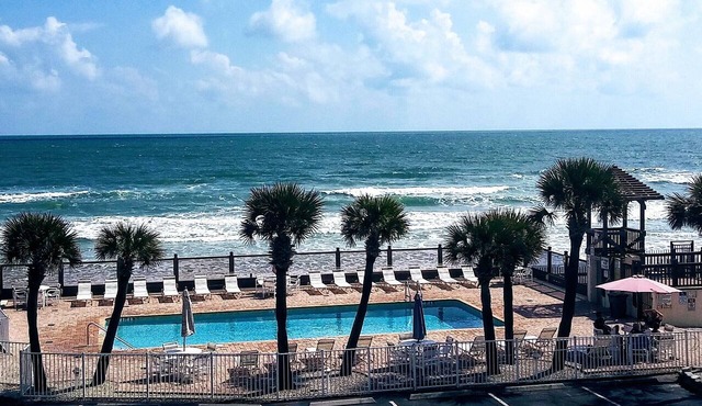 Beach DAZE Hideaway : Modern Studio Condo near The Beach