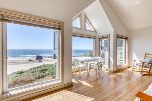 Beach Loop Condo #1 - North Unit in Bandon