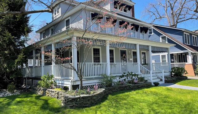 Beach Retreat w/Hot Tub, Wraparound Porch, beach passes, bikes - Sleeps 12