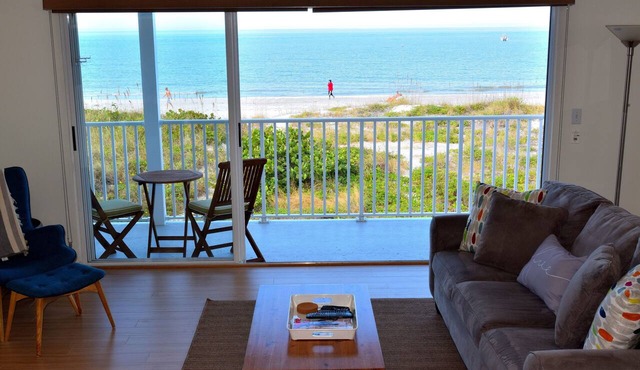 Beachfront Condo With Panoramic Views of the Gulf Plus, Beach Gear, Grill & Wifi