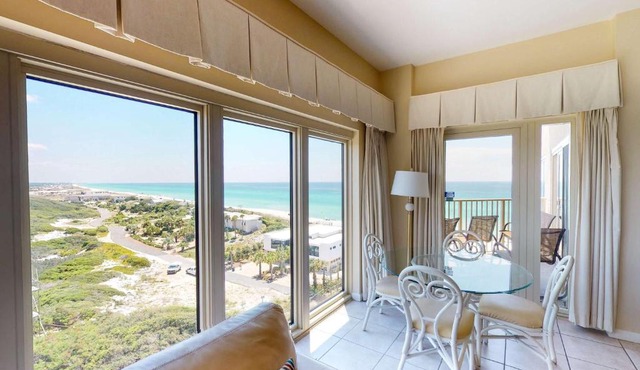 Beachfront Condo with Balcony Pool and Hot Tub
