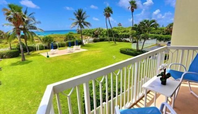 Beachfront Pool Condo: Coral Blue