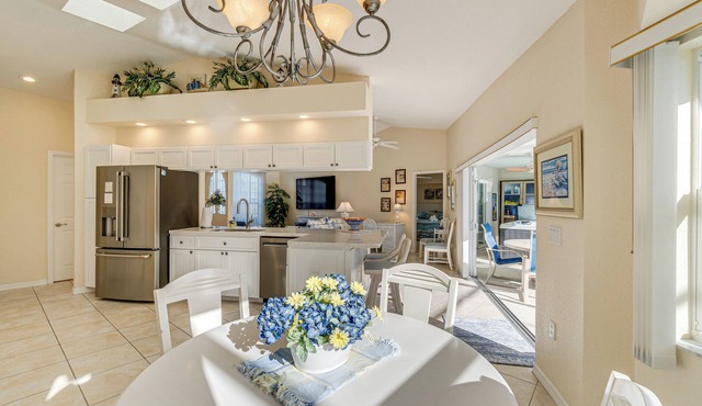 Beachy Port Charlotte Home w/Hot Tub & Pool!