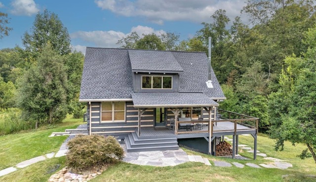 Bear Creek Cabin- 8 mi to TIEC, Sleeps 7