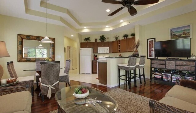 Beautiful Condo with a Tree House Feel