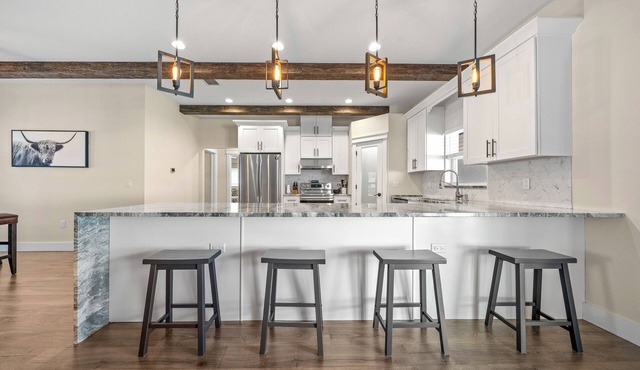 Beautiful Custom Home - only 3 Minutes to Weeki Wachee Springs & Hospital