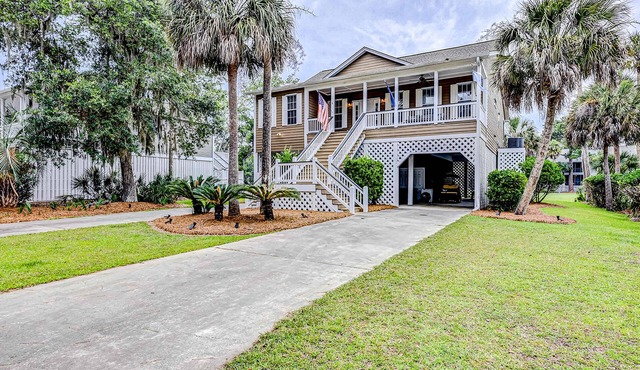 Beautiful home near the beach with beach access, central AC, & washer/dryer