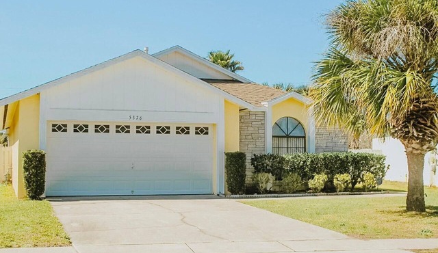 Beautiful house at Disney's DOORSTEP! Only 4 miles away!