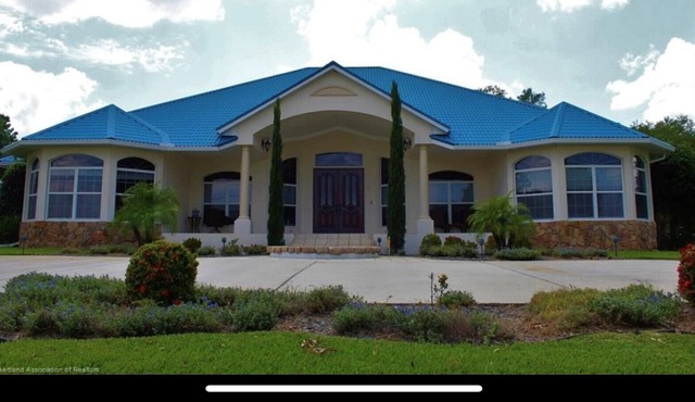 Beautiful large home on Lake Jackson