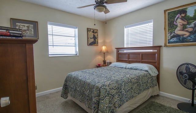 Beautiful little two bedroom cottage in scenic Jensen Beach.