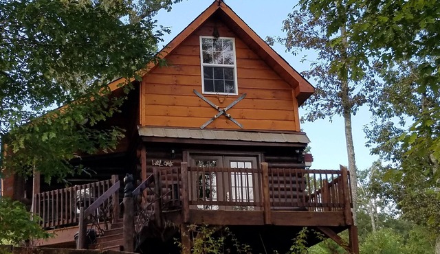 Beautiful log cabin, only minutes from the Equestrian Center