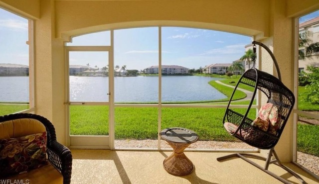 Beautiful newly renovated 2 Bed 2 Bath condo in the Lexington County Club