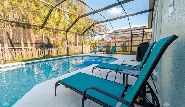 Beautiful Retreat Near MCO and Theme Parks with FREE Heated/Chilled Pool!