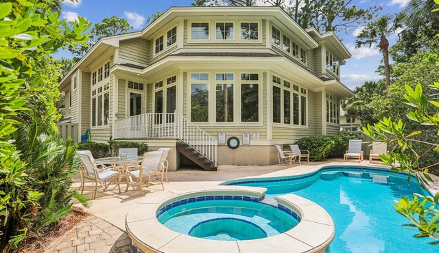 Beautiful & Spacious 5br Home w/Private Pool