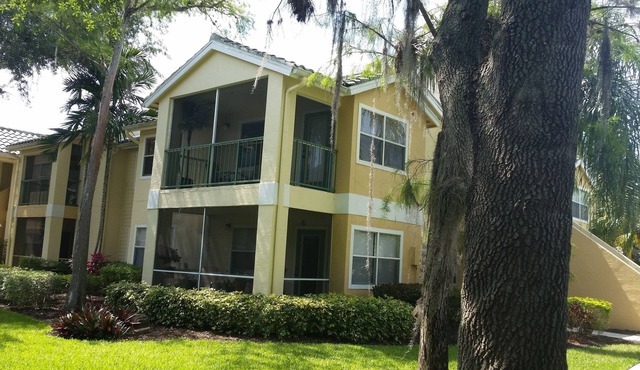 Beautiful two master bedroom condo in Venetian Palms, Ft Myers