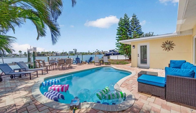 Beautiful Waterfront House with Pool & Dock Access! Close to Beach & Restaurants!