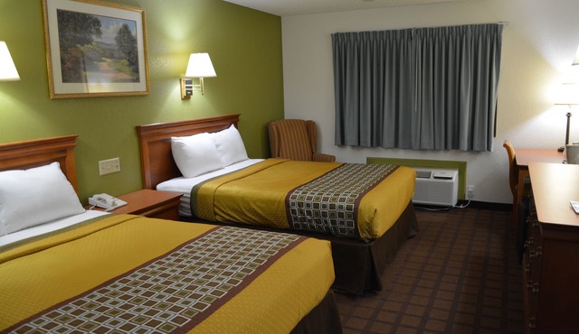 Bloomer Inn & Suites in Bloomer