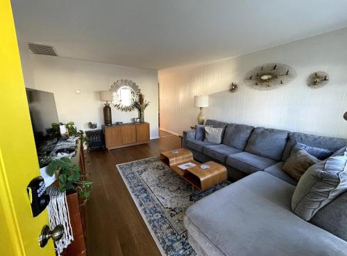 Blue Betty- 3 BDRM Mid-Century Charmer Near Beach