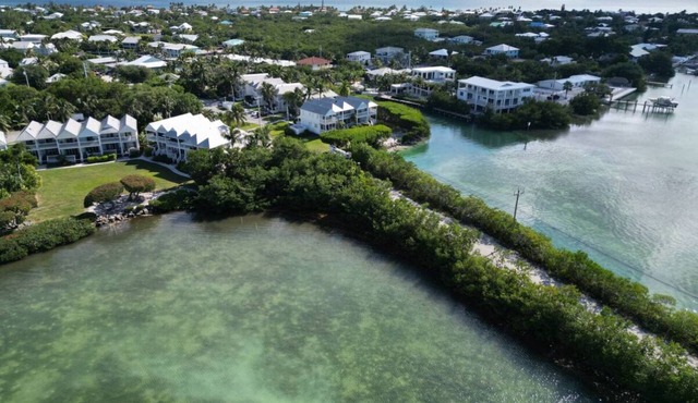 Blue House Getaway - 2BR 2.5BA Coastal Villa