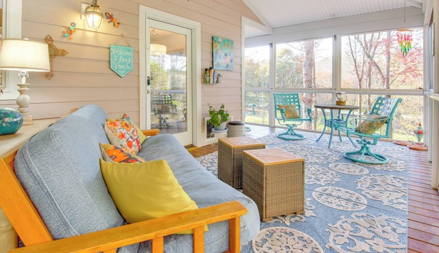 Blue Ridge Mtn Retreat: Porches & Creek Access