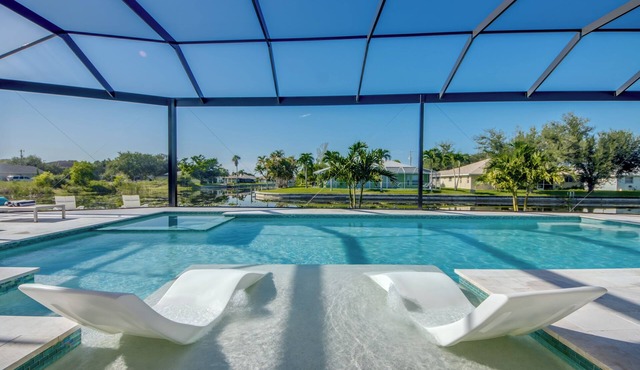Brand-new villa for families heated saltwater pool+spa on the canal facing south