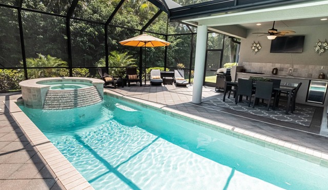 Briarwood Upscale home with two primary suite-heated pool & spa- entertaining area w/TV