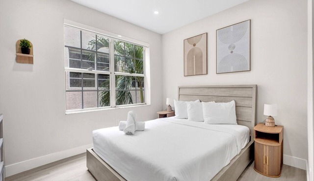 Bright 1BR Escape Heart of SoBe Near Ocean 204 in Miami Beach
