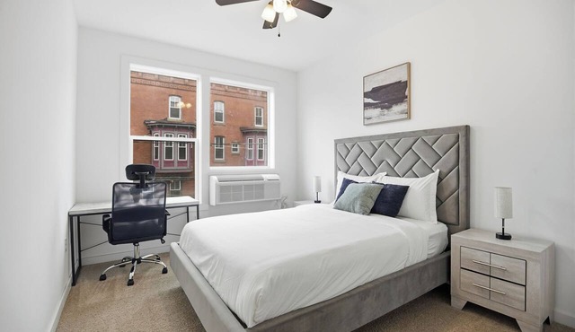 Bright 1BR unit in the Fairmount Square building