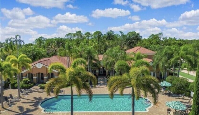 Bright & Cozy Private Condo East Naples - 1B1B - Fully Remodeled