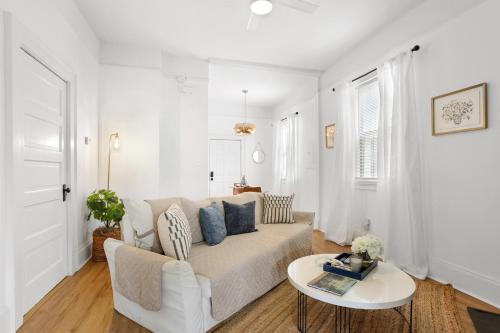 Bright Historic Home, Recently Renovated, Near Downtown, SCAD, & Starland Yard