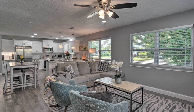 Bright Venice Getaway < 1 Mi to Historic Dtwn