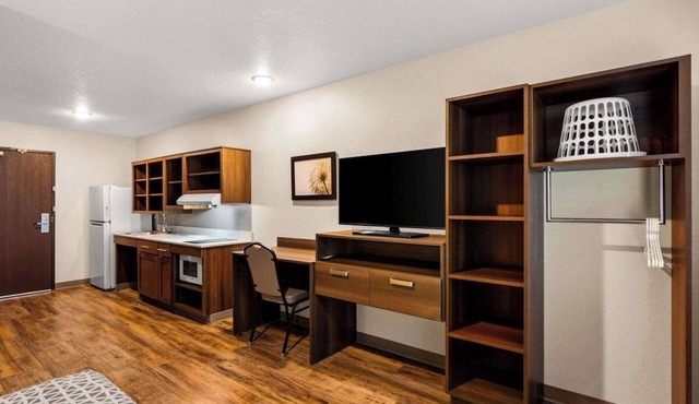 Budget-Friendly Room Perfect for Long Stays | Full Kitchen & Laundry