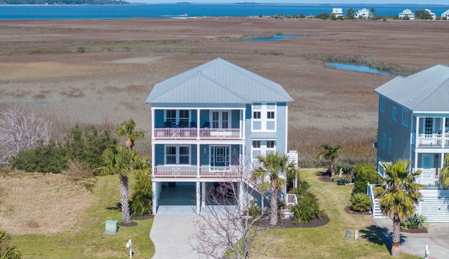 Buried Treasure - Great Marsh Views on Harbor!