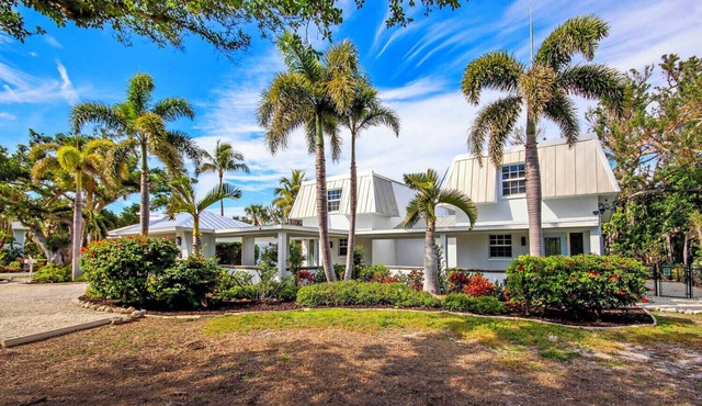Captain's Nest Sanibel, with Pergola on East End