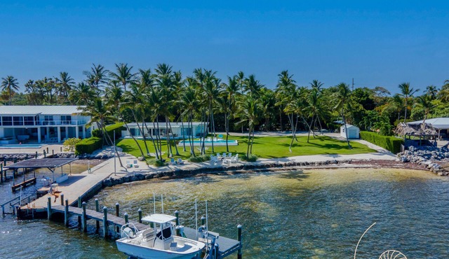 Caribee Beach House ~ Private Islamorada Beach Estate W/Heated Pool & Dockage