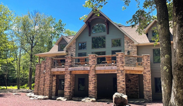 Cedar Spring Lodge, near JFBB Ski, Private Fire Pit, Hot Tub, WiFi, & Game Room