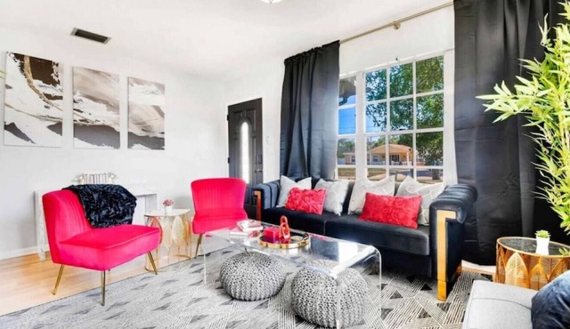 Chapel Way · Renovated Home Near Stadium, Steinbrenner, Airport