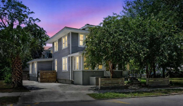 Charleston Charm - Downtown - 4 Bedroom