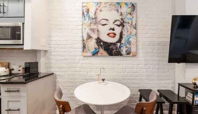 Charming 1-Bedroom Apartment in the Heart of EV
