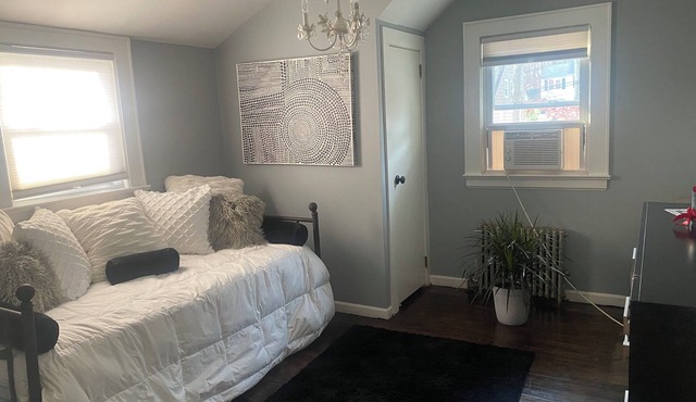 Charming 1-bedroom house in fabulous West Orange